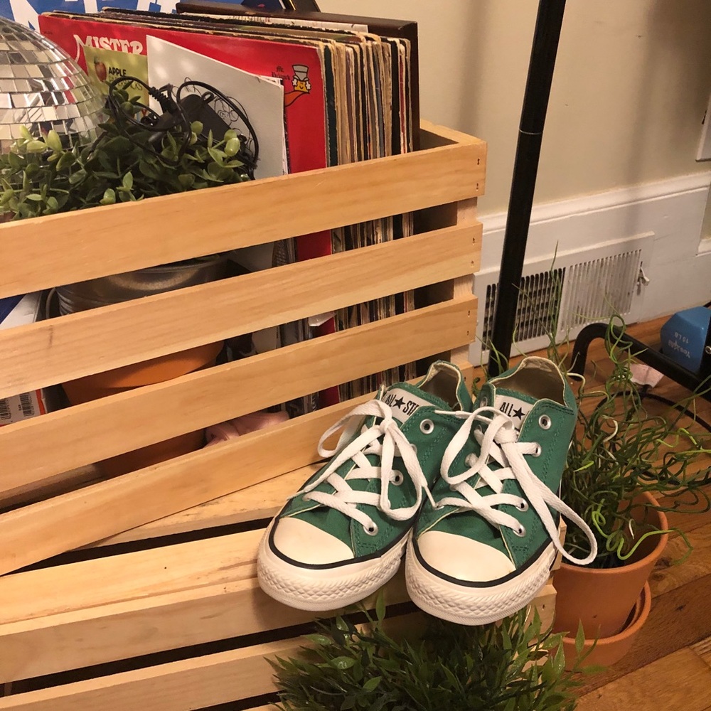 Green Low Top Converse Women’s 6, Men’s 4